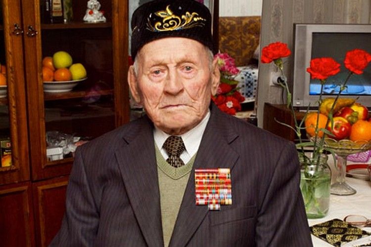 Ветеран Великой Отечественной войны Ришат Исмагилов, участвовавший в обороне Брестской крепости, отмечает свой 100-летний юбилей