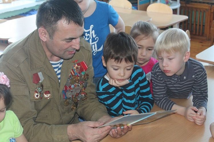 В детском саду №323 состоялась встреча с воином-интернационалистом