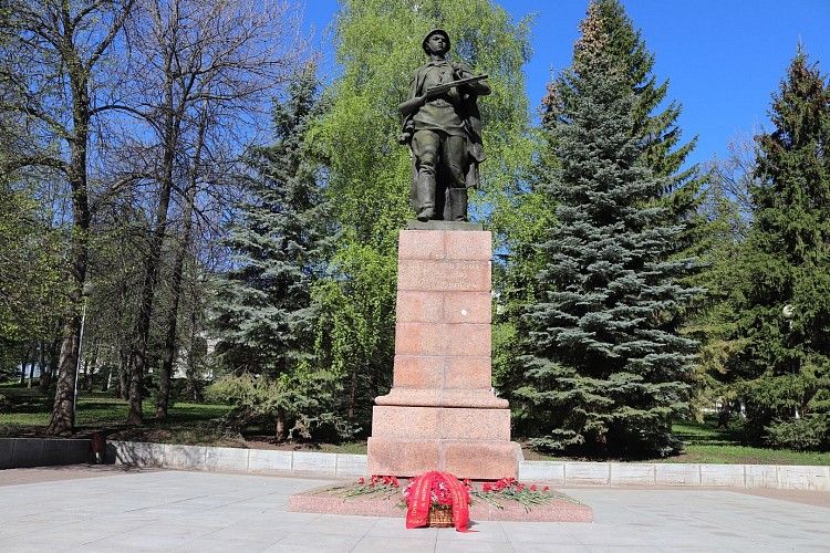 Состоялась церемония возложения цветов к памятнику Герою Советского Союза Александру Матросову