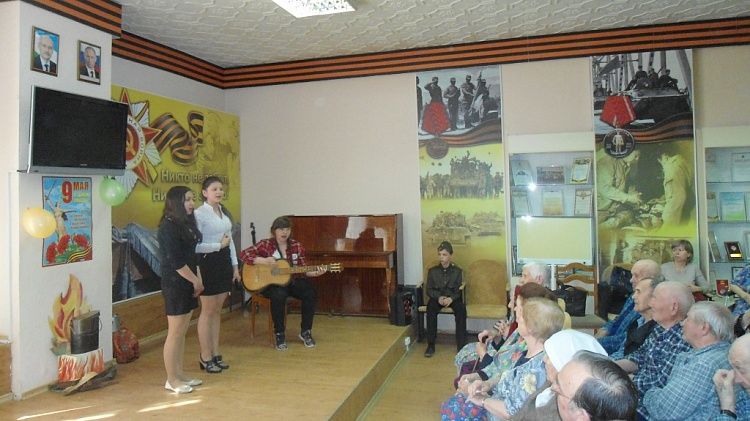 Воспитанники подростковых клубов организовали концерт в Республиканском клиническом госпитале ветеранов войн