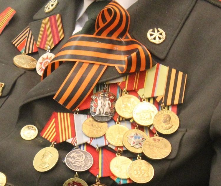 Память со слезами на глазах...