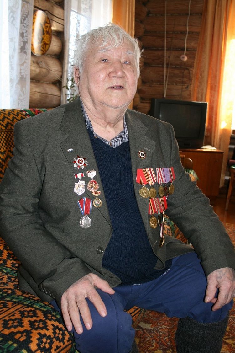 Воспитанники молодежного клуба «Арнольд» встретились с ветеранами Великой Отечественной войны 
