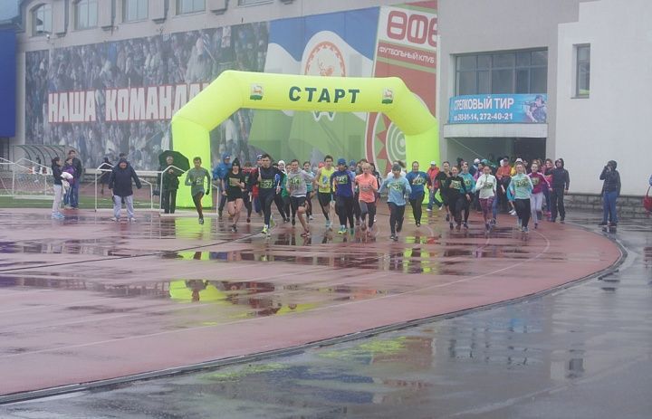 В Уфе состоялась легкоатлетическая эстафета, посвященная 70-ой годовщине Победы в Великой Отечественной войне