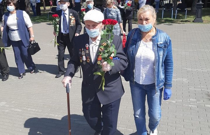 Ветеран Великой Отечественной войны Динислам Нириахметов принял участие в церемонии возложения цветов к памятнику труженикам тыла