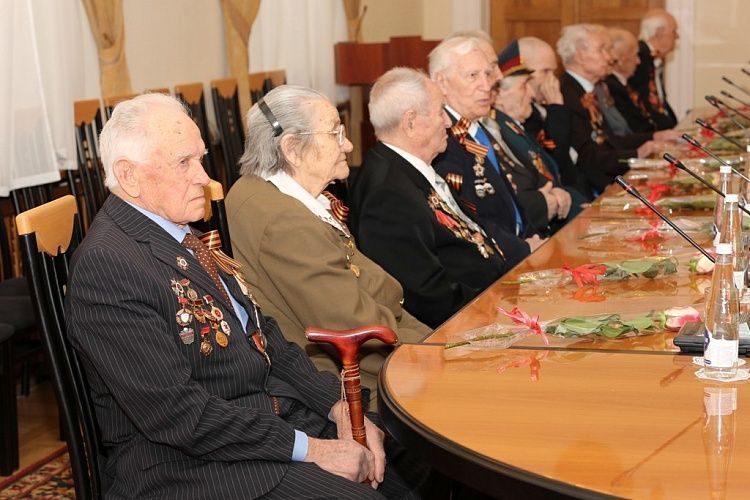 В Уфе проходит вручение юбилейных медалей ветеранам ВОВ