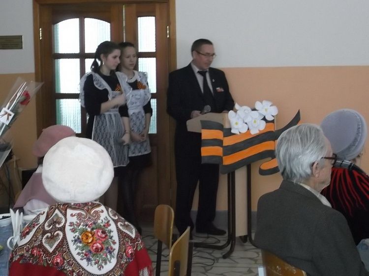 В Татарской гимназии №65 чествовали ветеранов 
