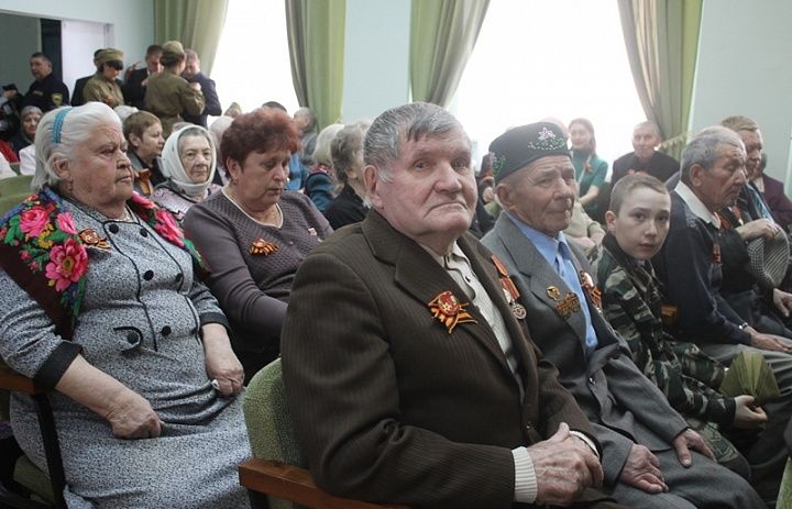        Нефтяники чествуют своих ветеранов