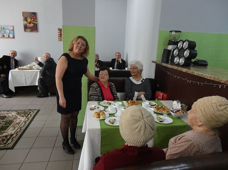 Предпринимательница из Калининского района организовала праздничный вечер для ветеранов 