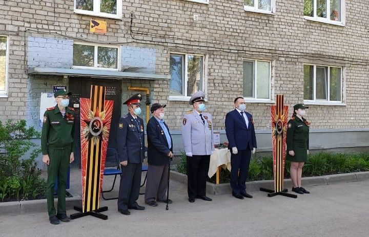 В Советском районе прошла патриотическая акция «Парад у дома ветерана»