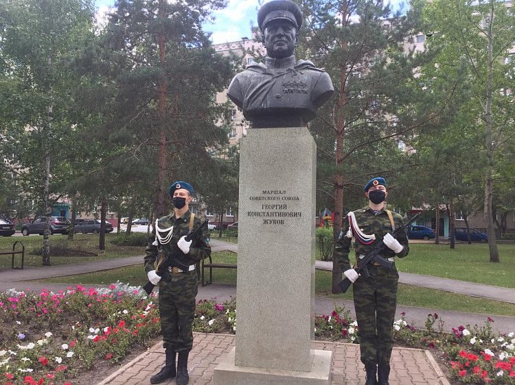 В Октябрьском районе была организована «Вахта памяти», посвященная дню окончания Второй мировой войны