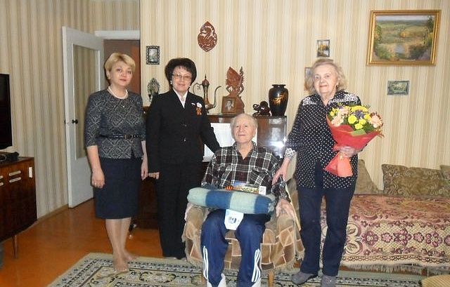 В Кировском районе г. Уфы юбиляров семейной жизни поздравила депутат Государственной Думы РФ Салия Мурзабаева