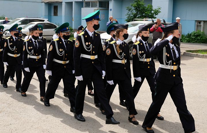 В Уфе состоялись торжественные парады во дворах домов ветеранов Великой Отечественной войны