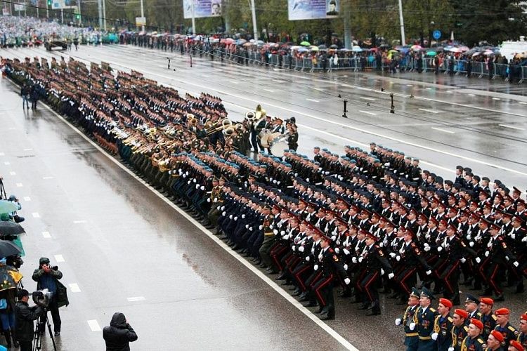 В Уфе прошел торжественный парад в честь 70-летия Победы в Великой Отечественной войне