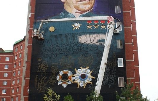 В Сипайлово завершают самый большой портрет маршала Жукова