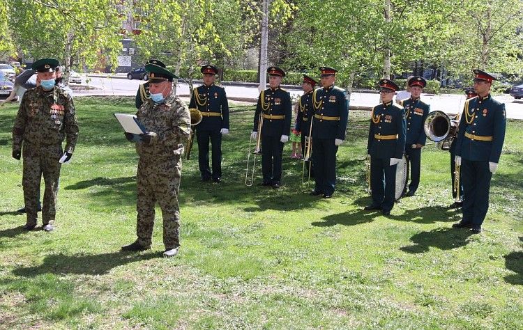 В Кировском районе прошла патриотическая акция «Парад у дома ветерана»