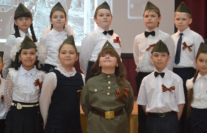 В Октябрьском районе состоялся конкурс военной песни «Битва хоров»