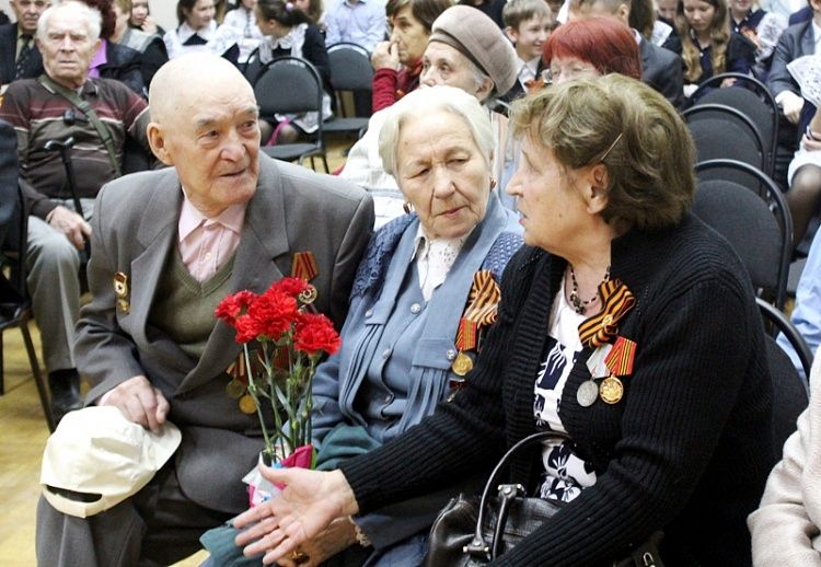 Для ветеранов исполнили песни военных лет