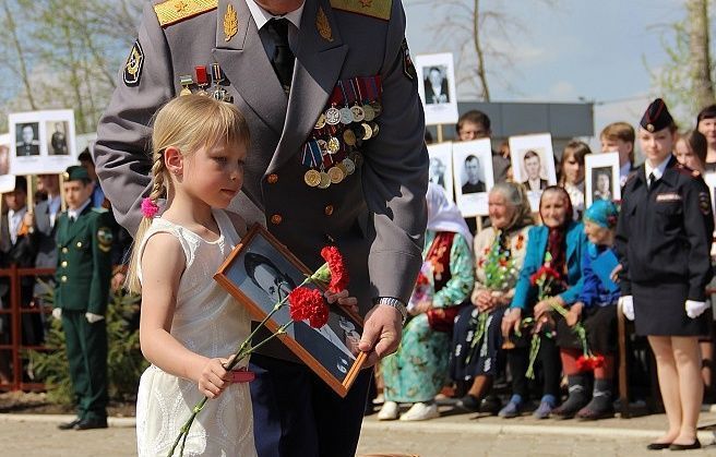 В Калининском районе Уфы состоялся торжественный митинг в честь открытия стелы воинам-землякам, участникам Великой Отечественной войны