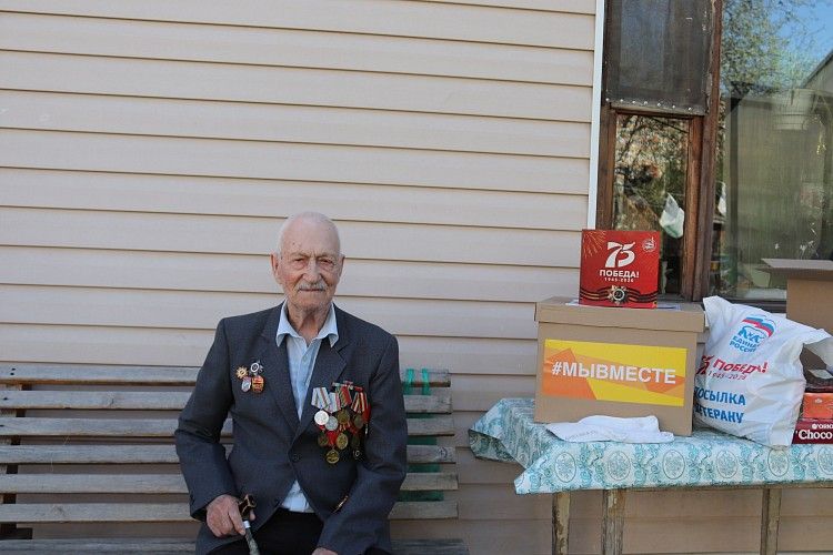 В Демском районе ветеранам Великой Отечественной войны и узникам концлагерей вручили подарочные наборы