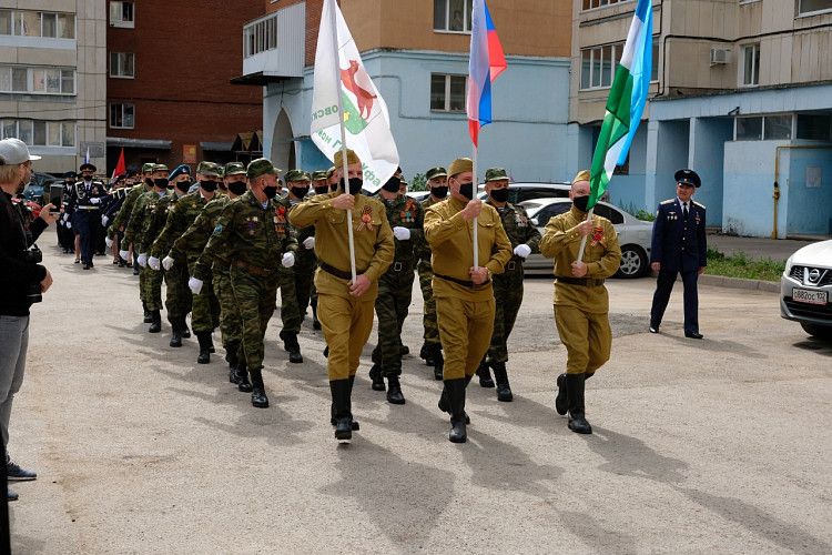 В Кировском районе прошел парад для ветерана Хасана Рахимовича Хуснуризалова