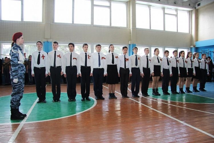Школа №38 провела смотр военной песни и строя «Зарница»