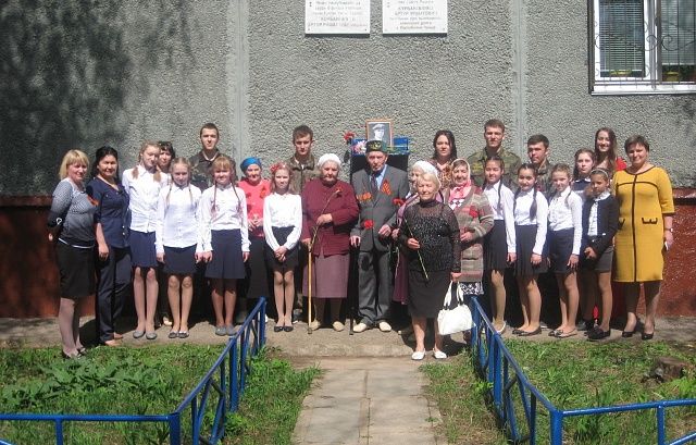 Состоялся митинг у мемориальной доски Героя России Артура Курбангалеева