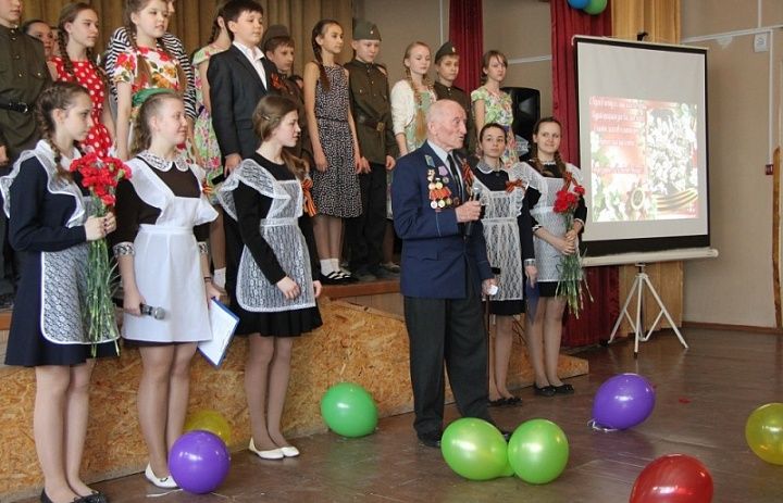 В школе № 38 прошел гала-концерт инсценированной военной песни