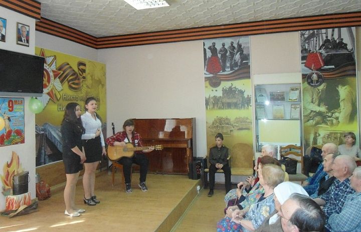 Воспитанники подростковых клубов организовали концерт в Республиканском клиническом госпитале ветеранов войн