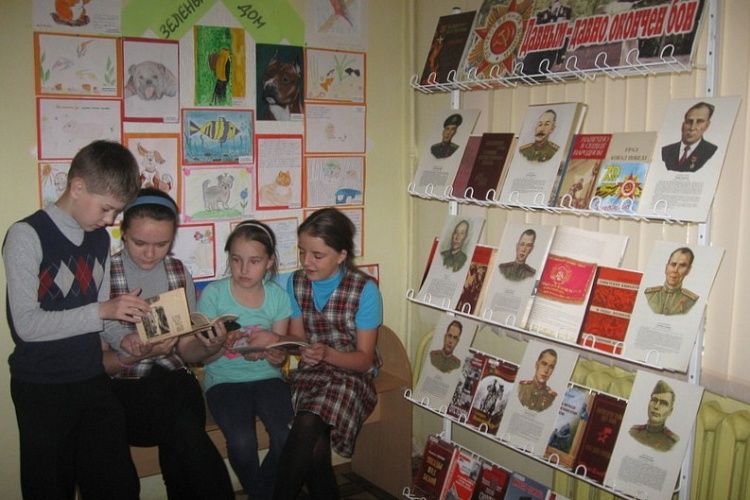 В библиотеке №1 открылась книжная выставка, посвящённая Героям Советского Союза