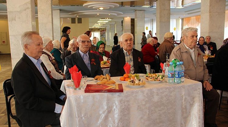 Во Дворце культуры «Моторостроитель» состоялся праздничный вечер для ветеранов 